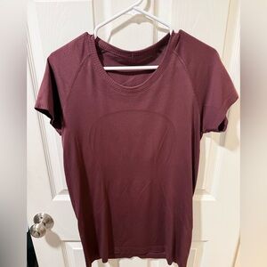 Lululemon Swiftly Tech Short Sleeve Shirt in Burgundy Size 12